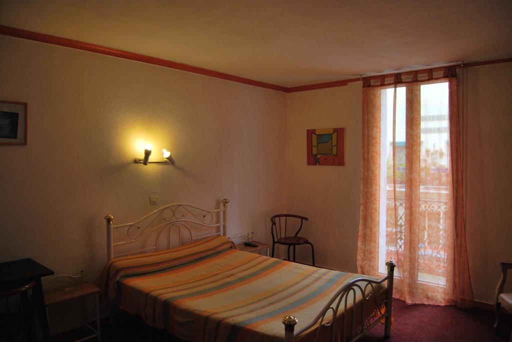 Le Revelois Restaurant Hotel Béziers Quarto foto