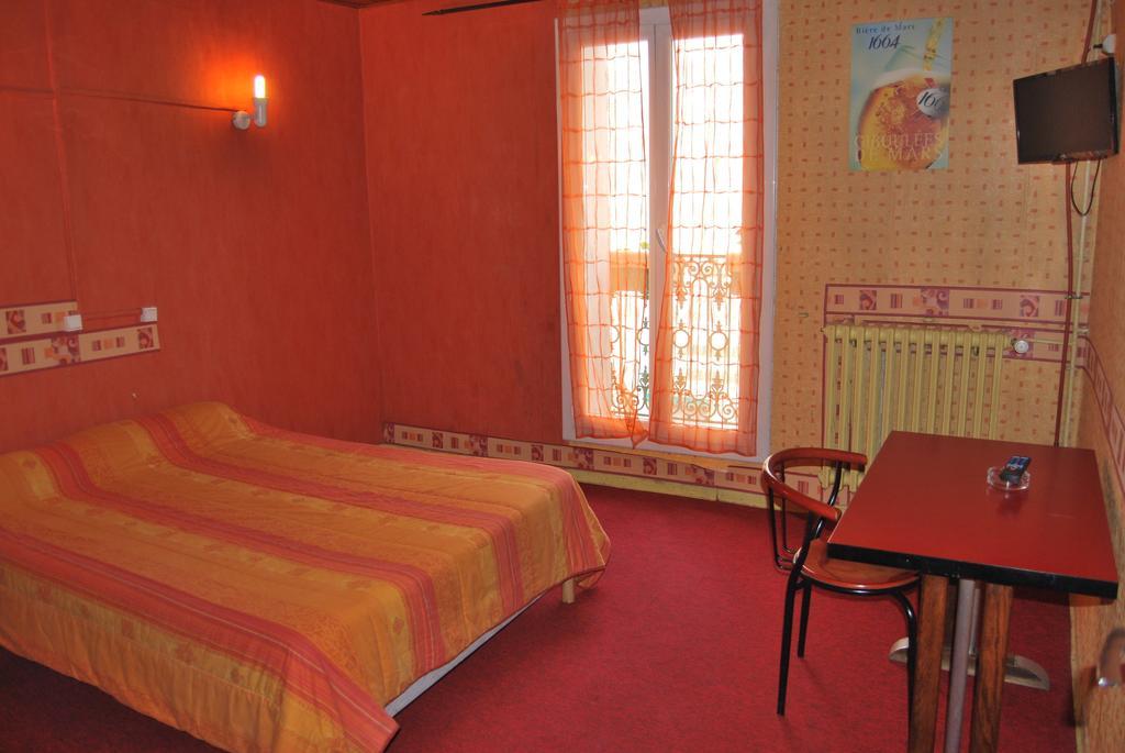 Le Revelois Restaurant Hotel Béziers Quarto foto